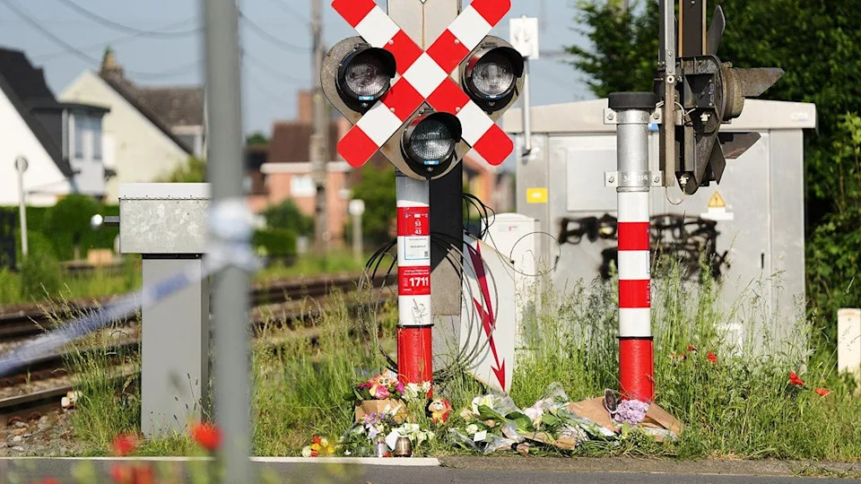 Stravičan sudar kod Buggenhouta: Voz udario u minibus sa decom — 4 poginula, 5 teško povređeno