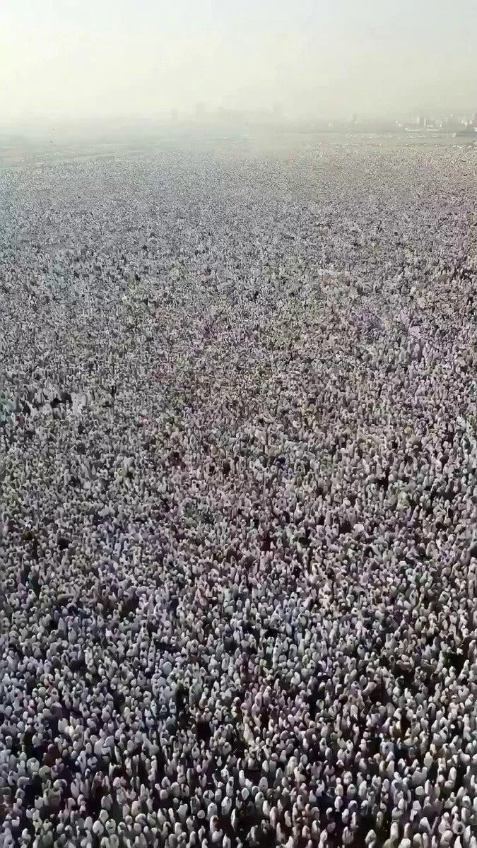 Viralni video 'masovnog' Hadža 2026. nije autentičan — otkriven AI vodeni žig