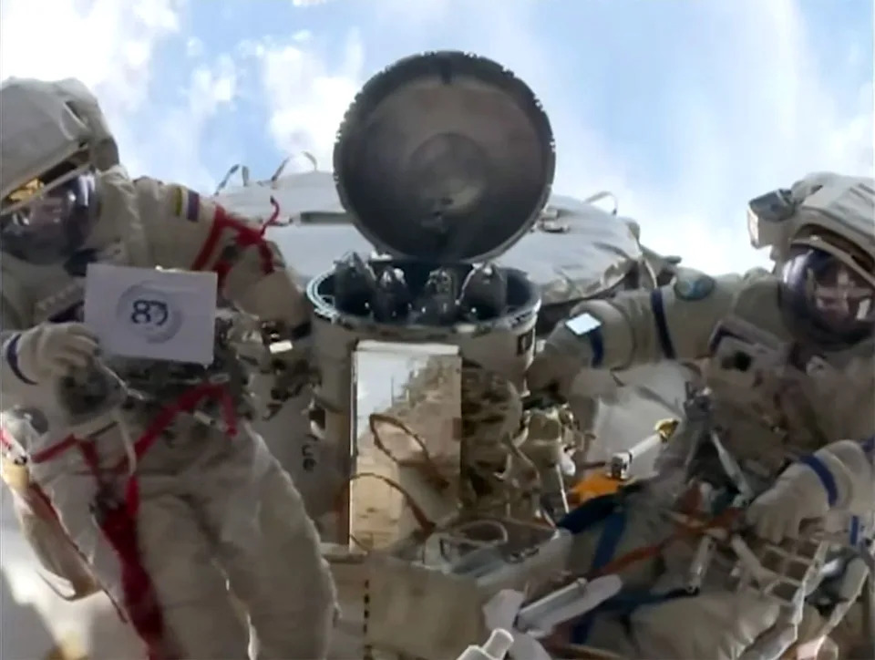 Ruski kosmonauti montirali teleskop za posmatranje Sunca i preuzeli uzorke tokom šestosatnog svemirskog izlaska na ISS