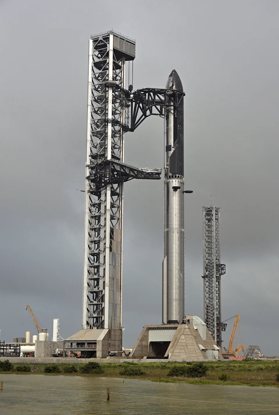 SpaceX Planira Dvogodišnju Misiju Oko Marsa — Kripto-Milijarder Chun Wang Predvodi Posadu