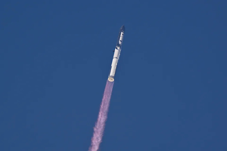 SpaceX Planira Dvogodišnju Misiju Oko Marsa — Kripto-Milijarder Chun Wang Predvodi Posadu