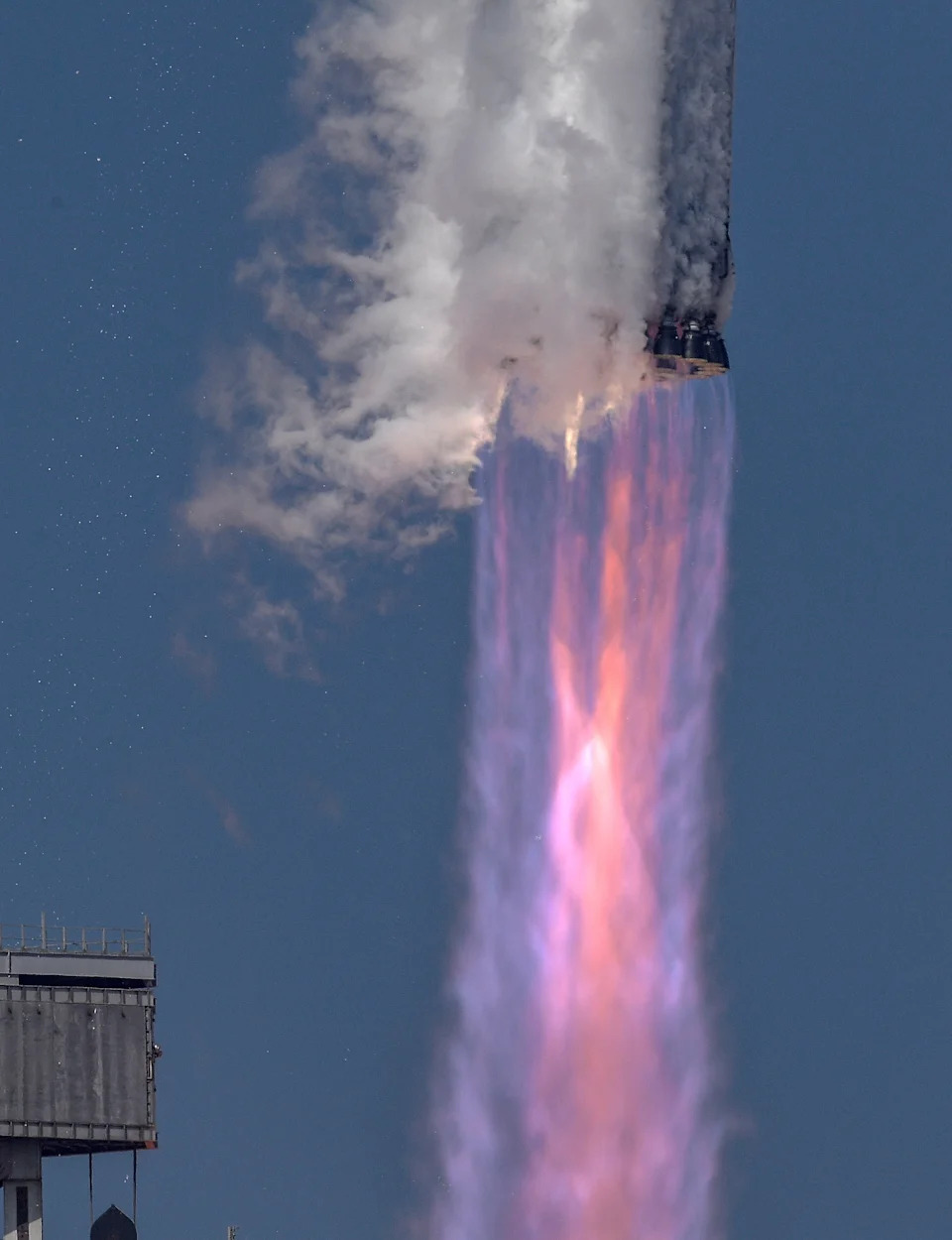 SpaceX Planira Dvogodišnju Misiju Oko Marsa — Kripto-Milijarder Chun Wang Predvodi Posadu