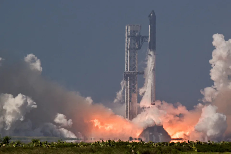 SpaceX Planira Dvogodišnju Misiju Oko Marsa — Kripto-Milijarder Chun Wang Predvodi Posadu