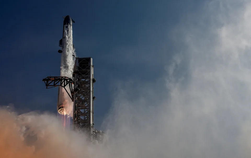 SpaceX Planira Dvogodišnju Misiju Oko Marsa — Kripto-Milijarder Chun Wang Predvodi Posadu