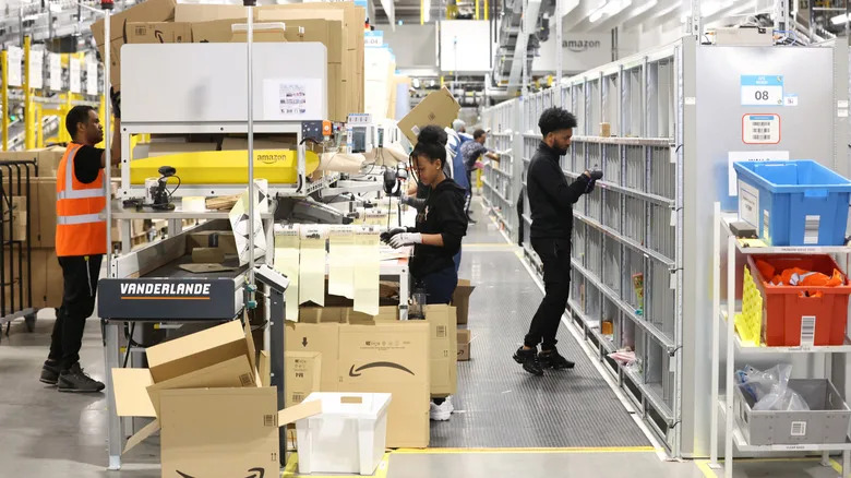 Gde Završava Neprodata Amazonova Elektronika? Uništavanje, Reciklaža i Donacije