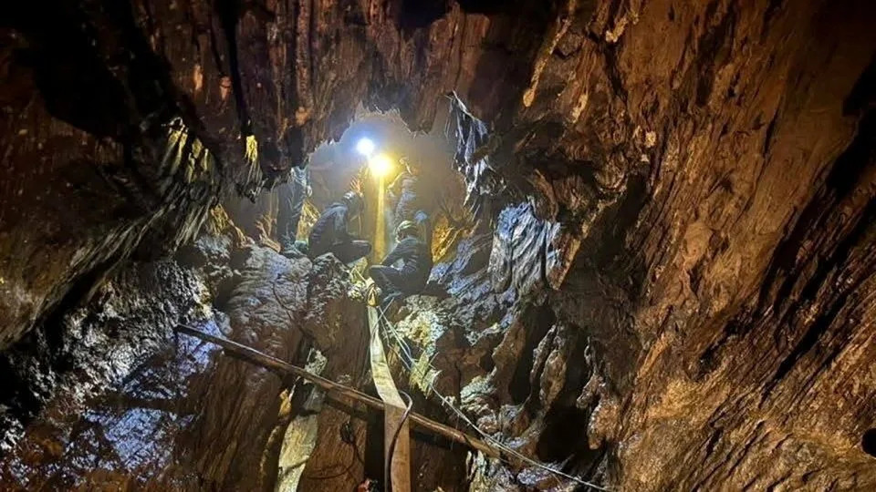 „Najbolji ishod“: Petorica muškaraca koji su tražili zlato sami su izašli iz poplavljene pećine u Laosu, potraga za dvoje nestalih se nastavlja