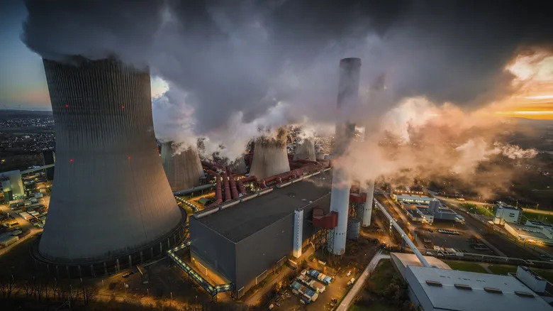 Studija: Ugalj 'Guši' Solarnu Energiju — Aerosoli Smanjili Proizvodnju 5,8% U 2023.