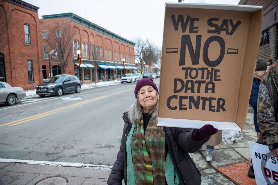 Erin Brockovich Uzbunjuje Zbog AI Data Centara: Voda, Struja i Ekonomski Udari