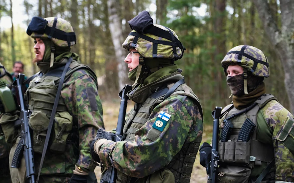 Zašto Britanija Zaostaje za Evropom u Pripremi Civila za Rat