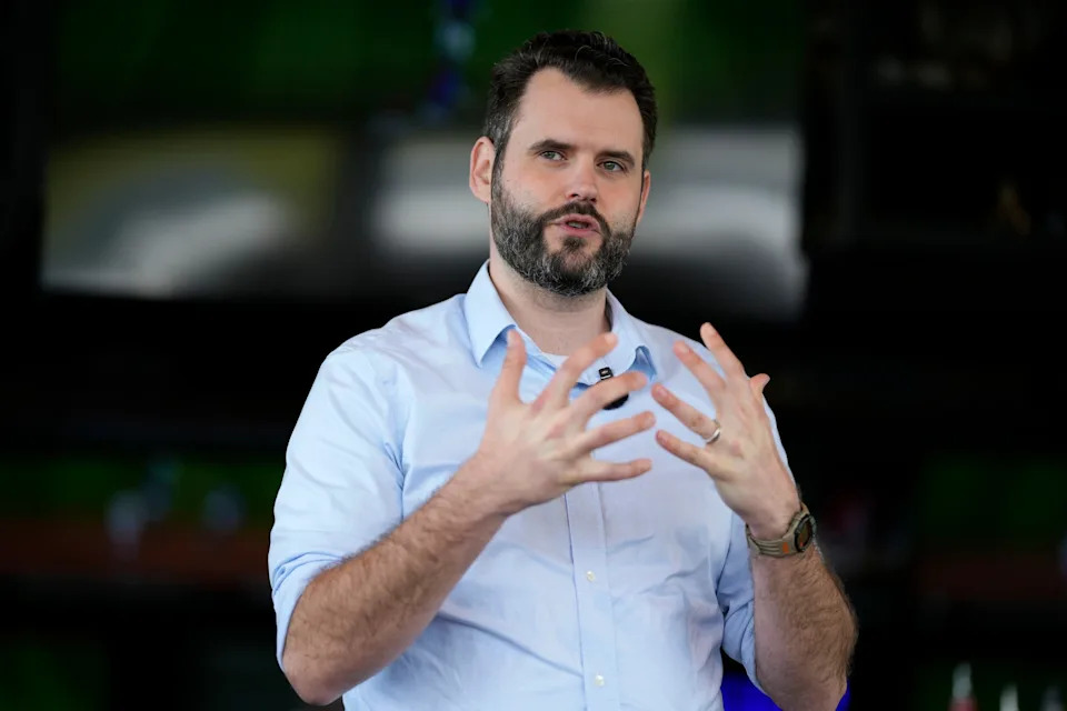 Iowa Democrats Finalize Contentious Senate Primary as Parties Gear Up for High‑Stakes Fall Races