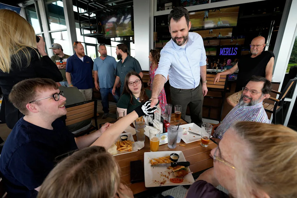 Iowa Democrats Finalize Contentious Senate Primary as Parties Gear Up for High‑Stakes Fall Races