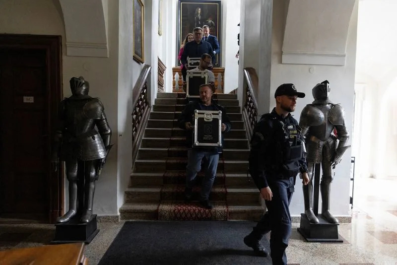 Zamak Becov Izložio 133 Boce Vina Iz Kraja 19. Veka — Restauracija Château d’Yquem
