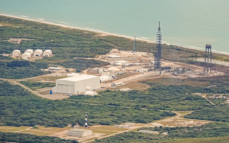 Jared Isaacman Obišao Mesto Eksplozije New Glenn Rakete na Cape Canaveral — Šteta, Uticaj na Artemis i Planovi Popravke