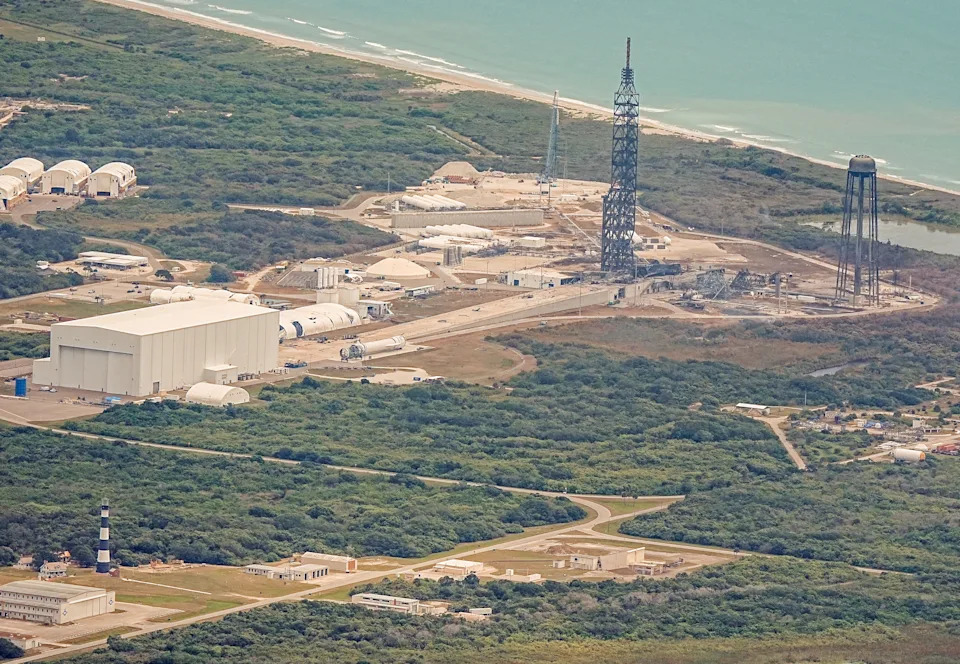 Jared Isaacman Obišao Mesto Eksplozije New Glenn Rakete na Cape Canaveral — Šteta, Uticaj na Artemis i Planovi Popravke