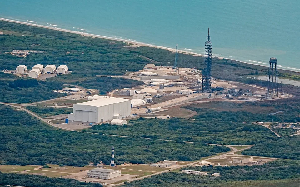 Jared Isaacman Obišao Mesto Eksplozije New Glenn Rakete na Cape Canaveral — Šteta, Uticaj na Artemis i Planovi Popravke