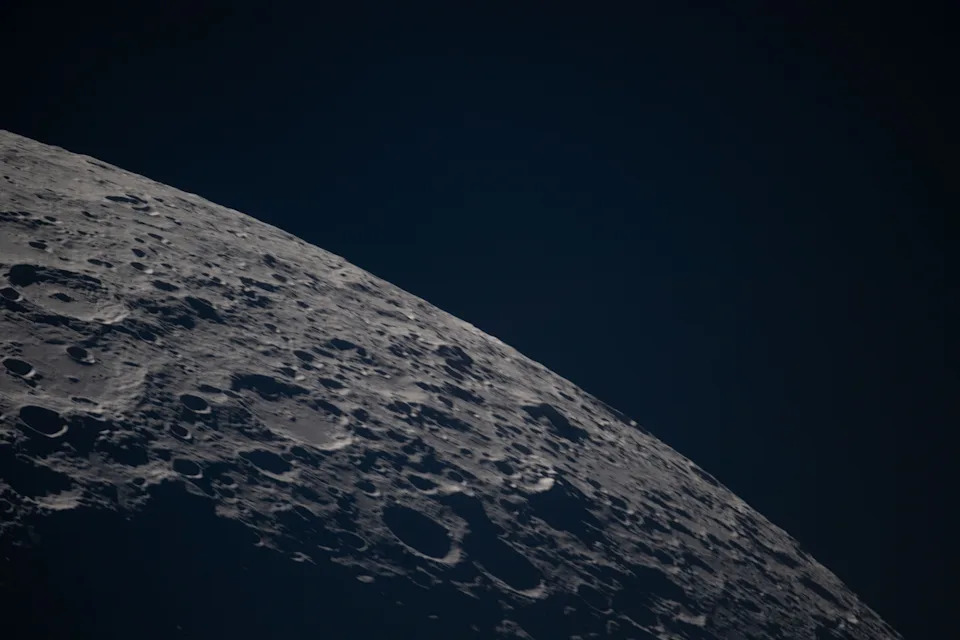 Jared Isaacman Obišao Mesto Eksplozije New Glenn Rakete na Cape Canaveral — Šteta, Uticaj na Artemis i Planovi Popravke