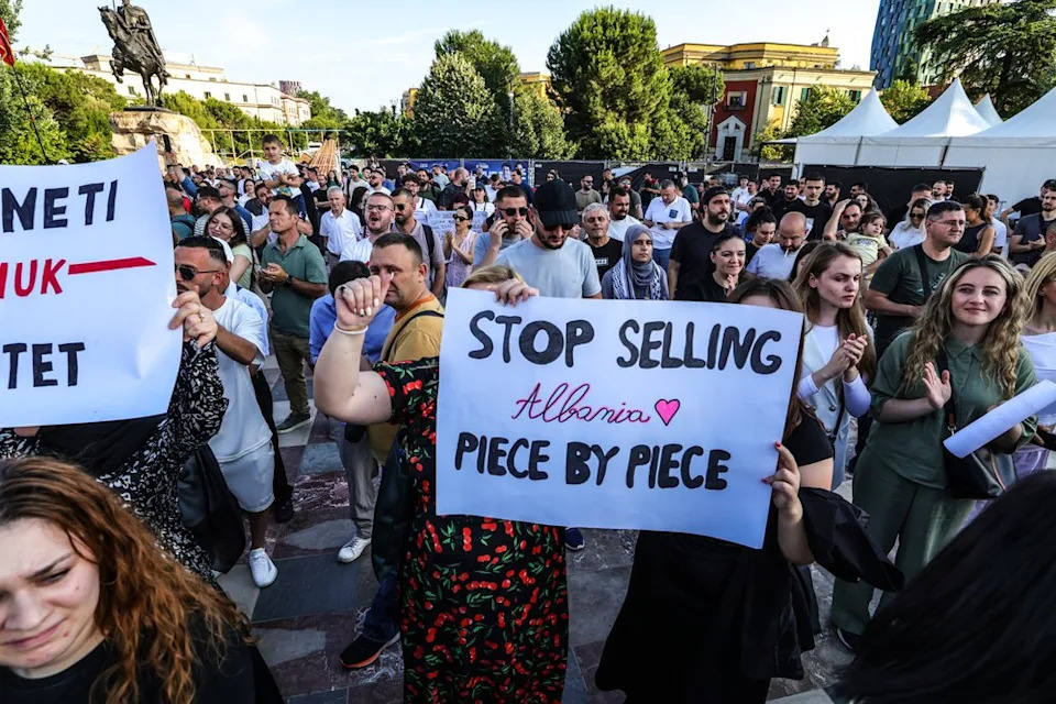Ivanka Trump Hvali „Remek-delo“ Vredno 1,4 Mlrd $ Na Ostrvu Sazan — Protesti, Ekološke Brige I Istraga SPAK-a