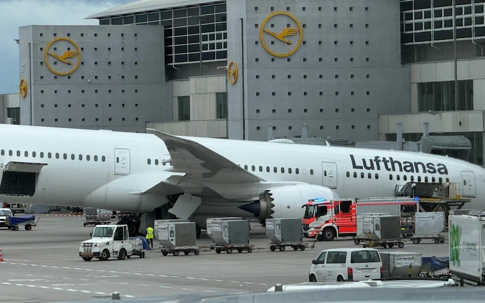 Boeing 787-9 Lufthanse Se Srušio Na Nos Na Frankfurtskom Aerodromu — Nekoliko Povređenih, Istraga U Toku