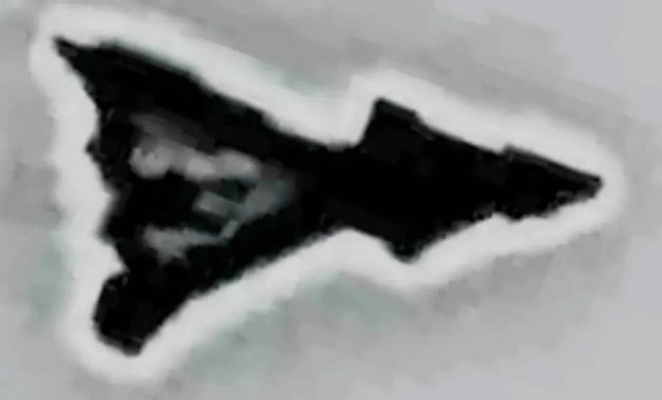 Misterija iz Area 51: Viralni termalni snimak podseća na „Christmas Tree“ DP-21 — Da li je to Boeingov F‑47?