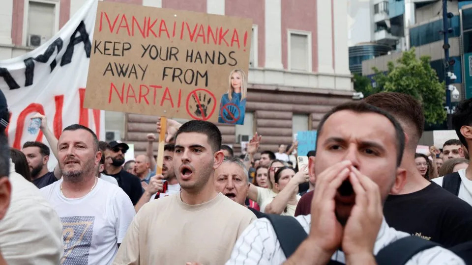 Ivanka Trump i Jared Kushner Planiraju Luksuzni Resort Na Zaštićenoj Albanskoj Obali — Protesti I Istraga