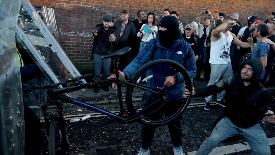 Još Šestoro Optuženo Posle Nereda Na Protestu U Southamptonu Nakon Ubistva Henryja Nowaka