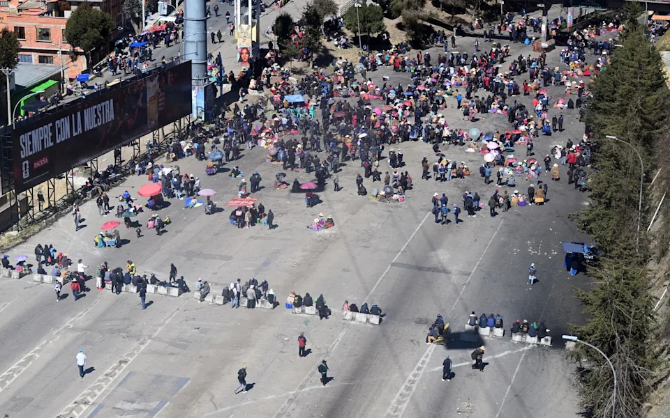 Riot Police Break Up Roadblocks as Bolivia Protests Over President Paz Intensify