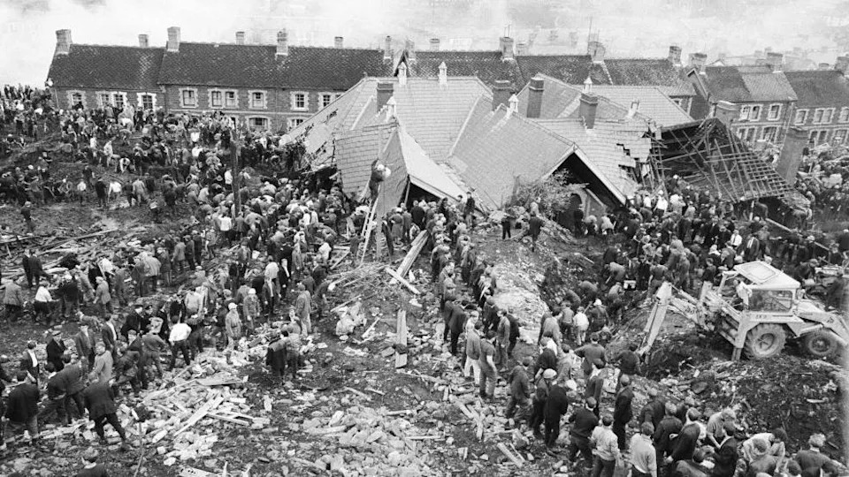 ‘My Great-Grandad Saved Your Life’ — Aberfan Survivor Recognises Rescuer’s Photo During School Visit