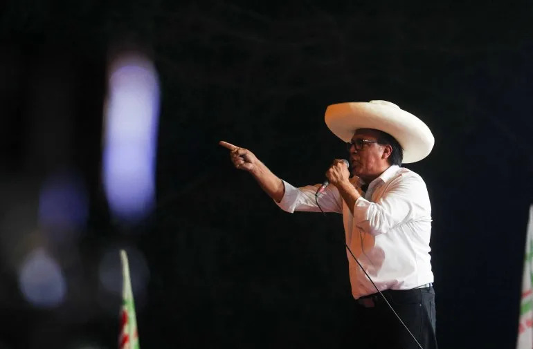 Peru Run-off Opens: Keiko Fujimori Faces Roberto Sánchez Amid Distrust and Protests