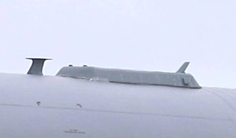 KC-135 Sa Novom SATCOM Antenom Uočen Na RAF Mildenhall — Signal Modernizacije Tankerske Flote