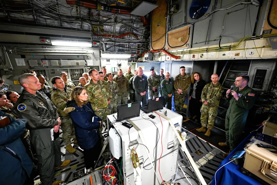 KC-135 Sa Novom SATCOM Antenom Uočen Na RAF Mildenhall — Signal Modernizacije Tankerske Flote