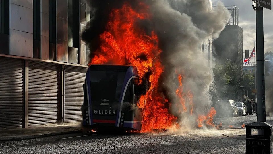 Neredi u Belfastu: 30-godišnji Sudanac Optužen Za Pokušaj Ubistva, Buknuo Talas Nasilja