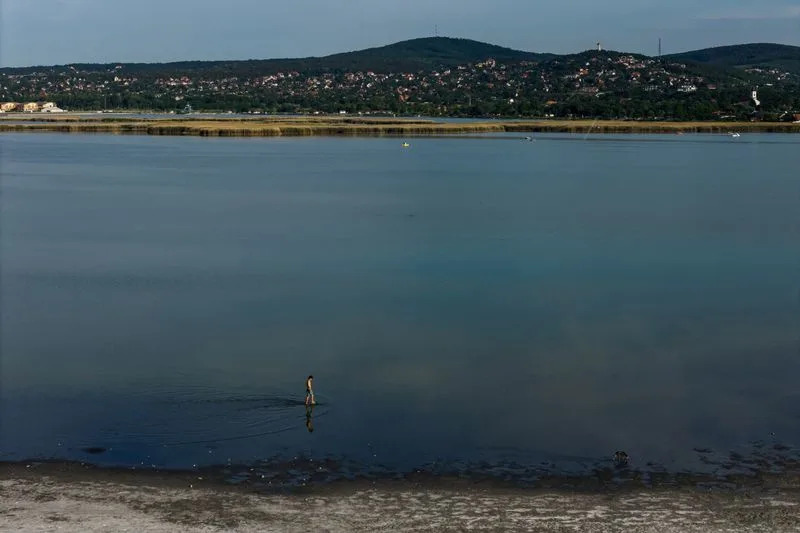 Jezero Velence Presušuje — Turizam i Priroda Ugroženi Dok Nivo Vode Pada Prema Rekordu