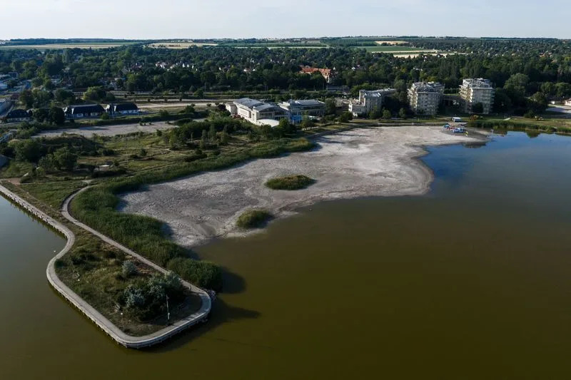 Jezero Velence Presušuje — Turizam i Priroda Ugroženi Dok Nivo Vode Pada Prema Rekordu