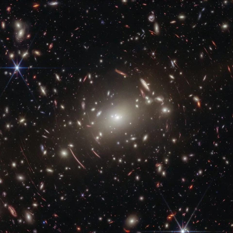 JWST Pronalazi Dokaze: „Male Crvene Tačkice