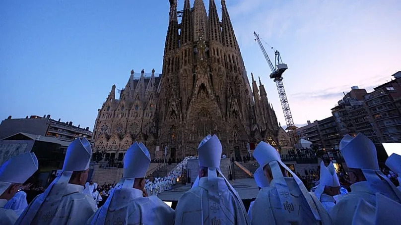 Sagrada Família Otvorila Najviši Toranj — 120.000 Ljudi Na Svečanosti U Barseloni