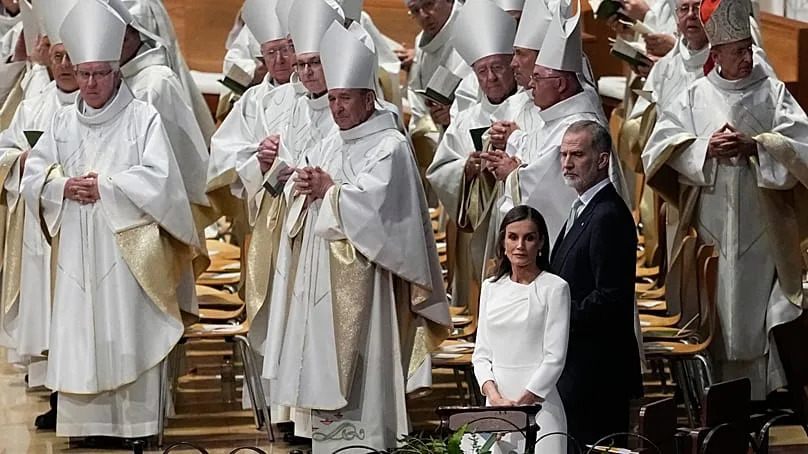 Sagrada Família Otvorila Najviši Toranj — 120.000 Ljudi Na Svečanosti U Barseloni