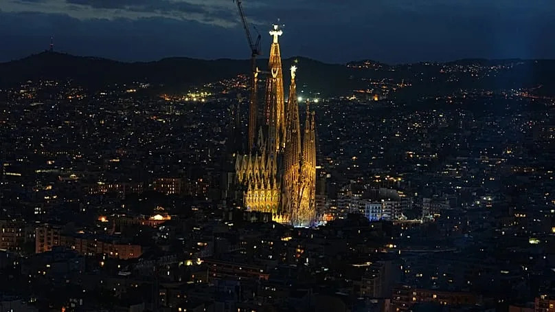 Sagrada Família Otvorila Najviši Toranj — 120.000 Ljudi Na Svečanosti U Barseloni