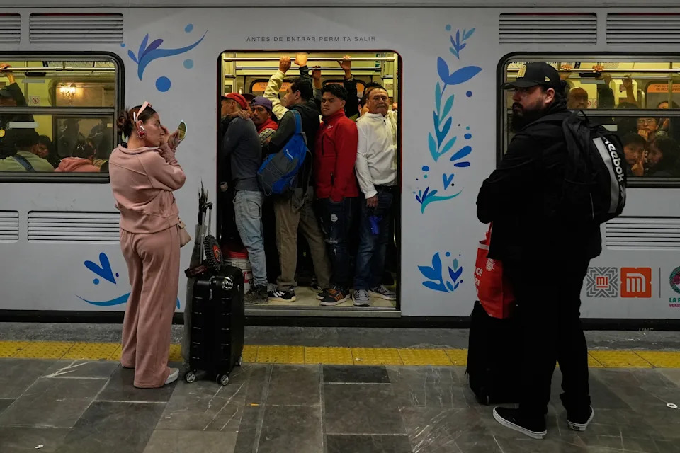Luster U Metro Stanici Hidalgo Postao Viral: Memovi I Kritike Pred Mundijal