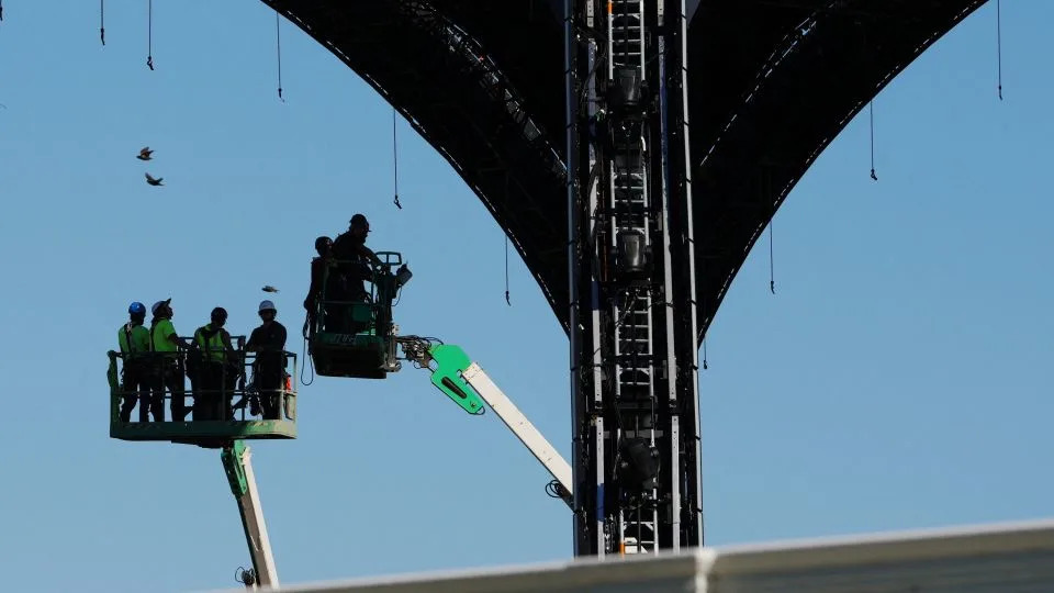 Inside the 'Highly Complex' $60M Logistics for Trump's White House UFC Event — 125,000 Expected, 494 Port‑a‑Potties