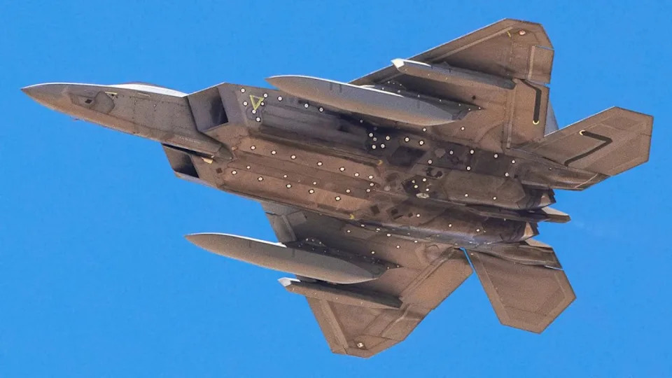 „Catfish“ (Boeing 757) Primećen Sa Novim Infracrvenim Senzorskim Modulom Za F-22