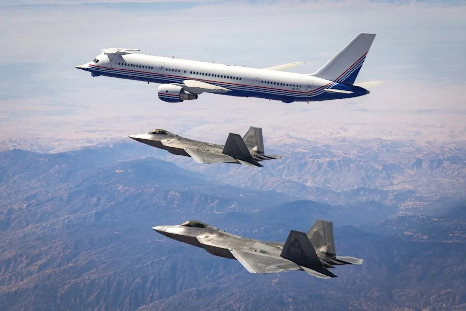 „Catfish“ (Boeing 757) Primećen Sa Novim Infracrvenim Senzorskim Modulom Za F-22