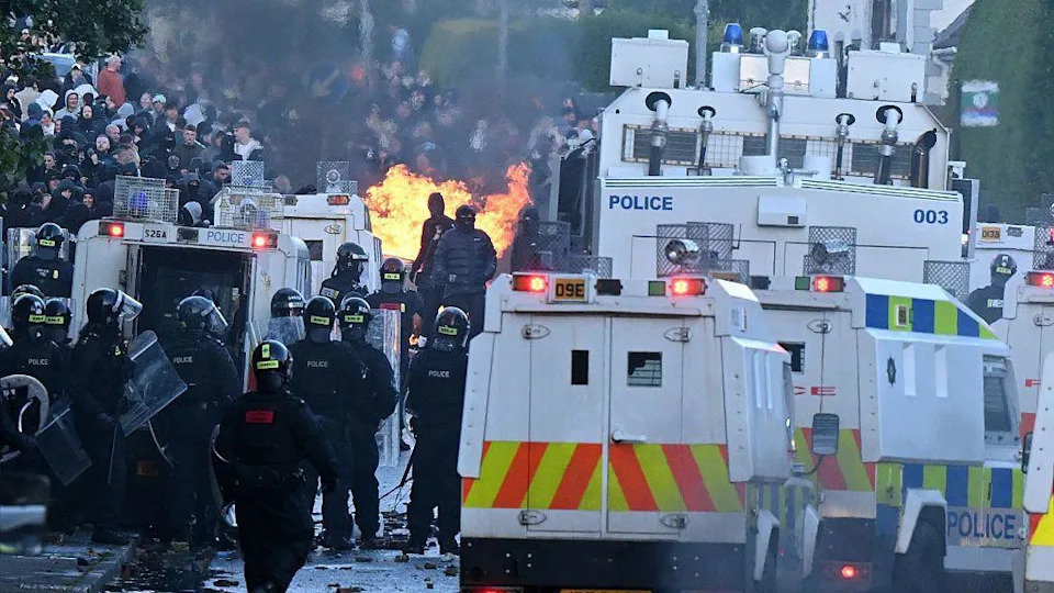 Northern Ireland Protests Disperse Peacefully After Two Nights Of Unrest