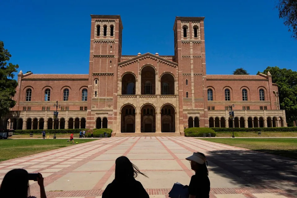 Top California Professors Slash Reading Loads as Many Students Struggle With Text-Heavy Courses