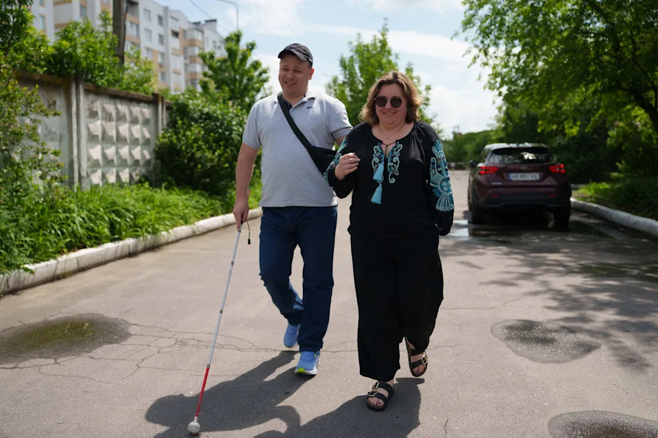 Slepi veteran iz Vinice pretvara glinu u posao i mentorstvo