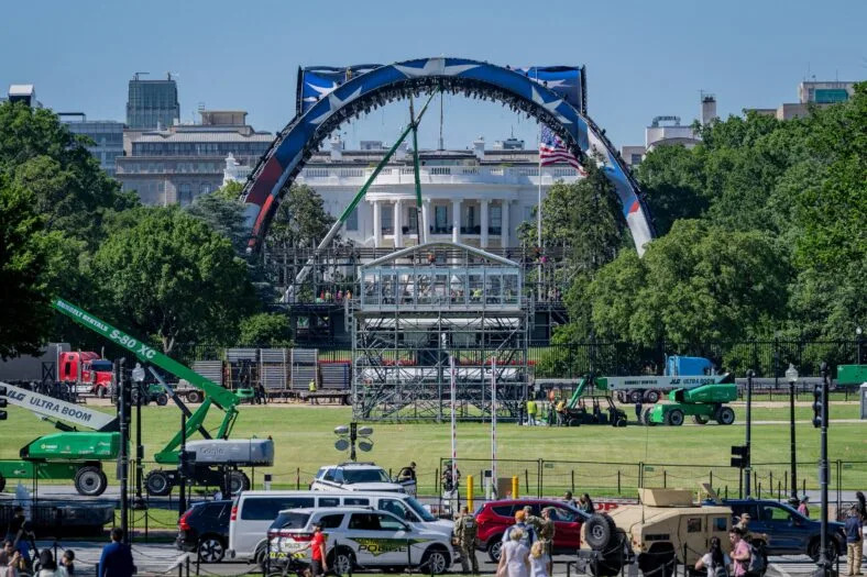 Pilot Warns White House UFC Lights Blind Pilots, Creating Flight Hazard