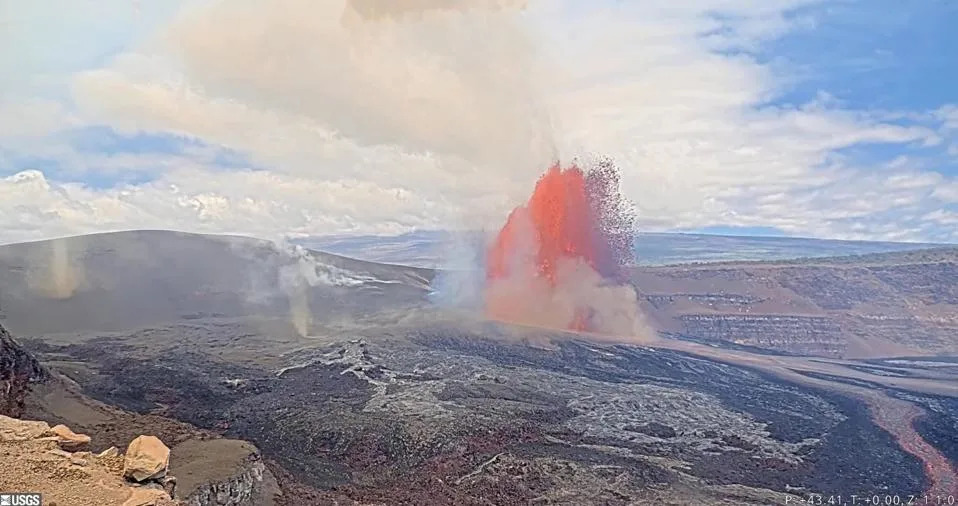 Ash Vortices at Mt. Kīlauea: How Puahiohio (Volcanic Dust Devils) Formed a Striking Display