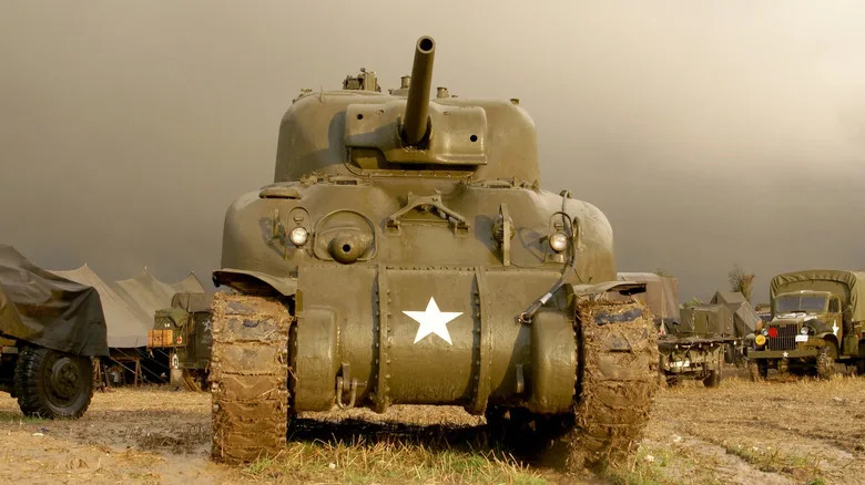 Sto Godina i Jedan Sherman: Veteran Iwo Jime Se Vratio Tenku „Lucky“