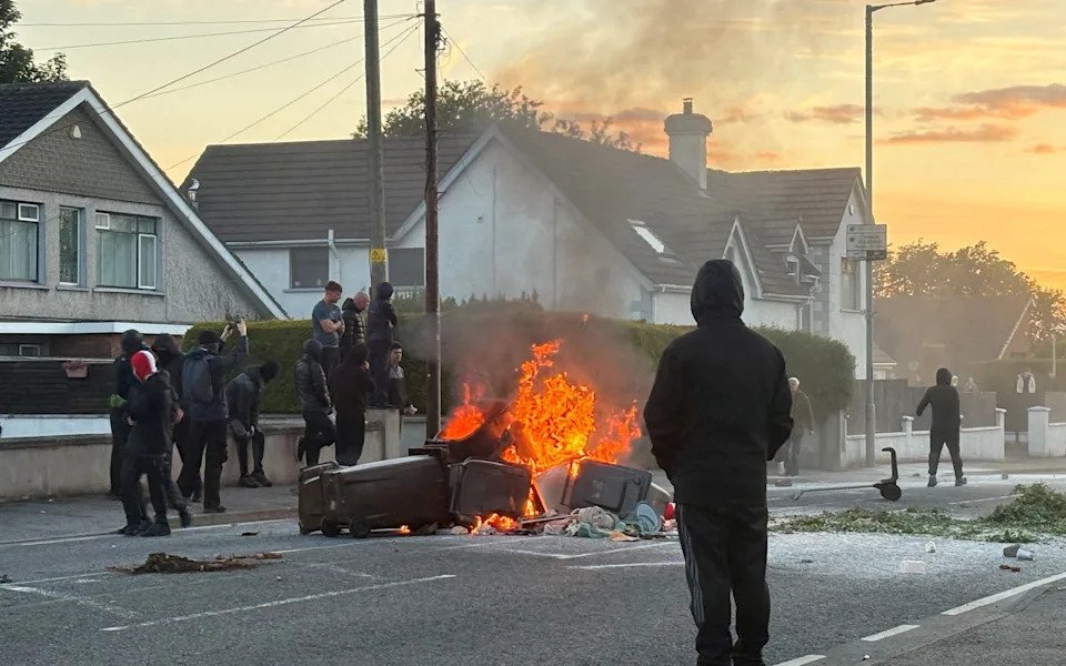 Teški Napad u Belfastu: Stephen Ogilvie Izgubio Levo Oko, Optužen 30‑Godišnjak