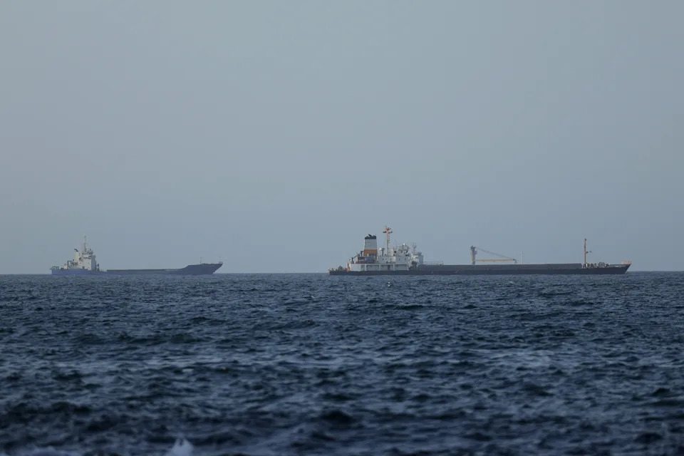 Sund Hormuz Ponovo Otvoren Posle Sporazuma SAD–Iran — Brodovi Se Vraćaju, Ali Nesigurnost Ostaje