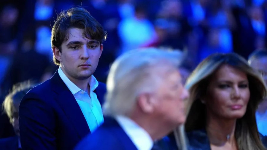 Provera činjenica: Lažne AI fotografije Barrona Trumpa i Justina Trudeaua — Poređenje je netačno